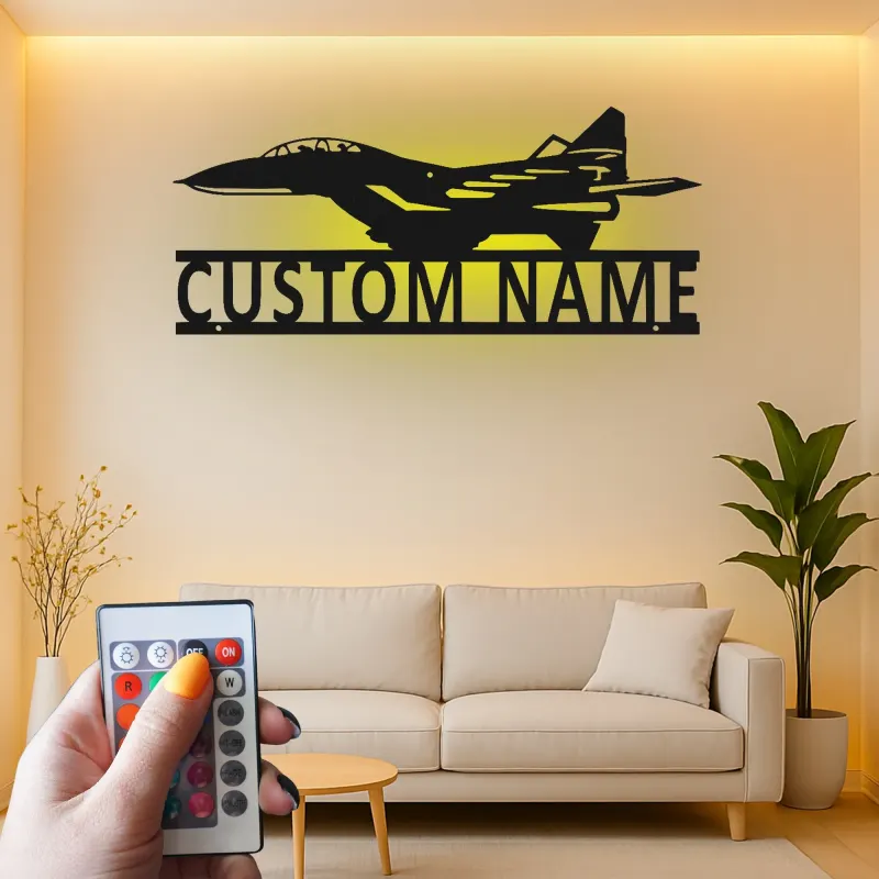 Arte in metallo LED a forma di jet da combattimento | Insegna con nome personalizzata per aerei | Decorazione aviazione personalizzata per piloti | Regalo per Man Cave militare