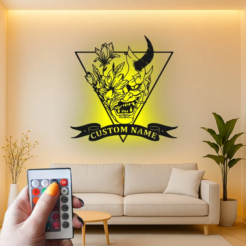 Décoration murale en métal personnalisée Masque Oni avec rétroéclairage LED Cadeau unique pour les amateurs d'art japonais Décoration intérieure avec nom personnalisé