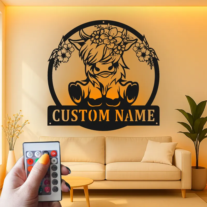 Décoration murale en métal LED Highland Cow | Plaque florale personnalisée pour déco maison de campagne | Cadeau avec prénom pour maman