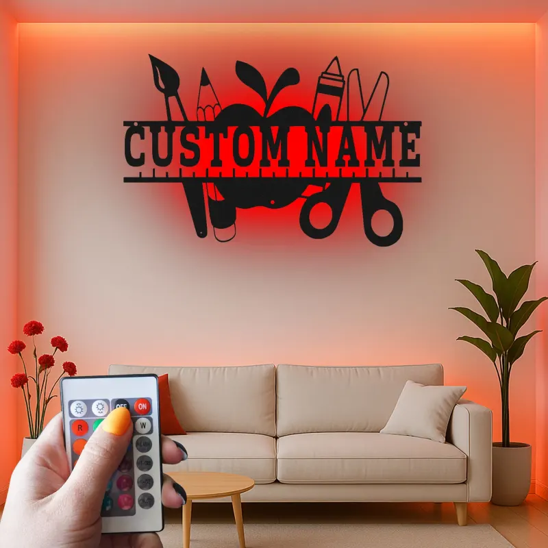 Insegna Nome Insegnante Personalizzata | Arte Murale in Metallo LED per Aula | Regalo Educatore Personalizzato | Decorazione a Tema Mela e Matita