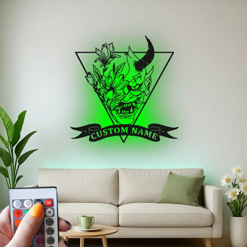 Décoration murale en métal personnalisée Masque Oni avec rétroéclairage LED Cadeau unique pour les amateurs d'art japonais Décoration intérieure avec nom personnalisé