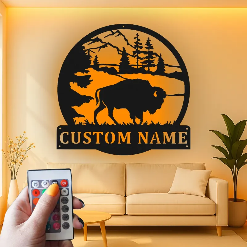 Personalisierte Bison-Bergszene LED-beleuchtetes Metallschild Geschenk für Naturliebhaber Rustikale Hütten-Dekoration