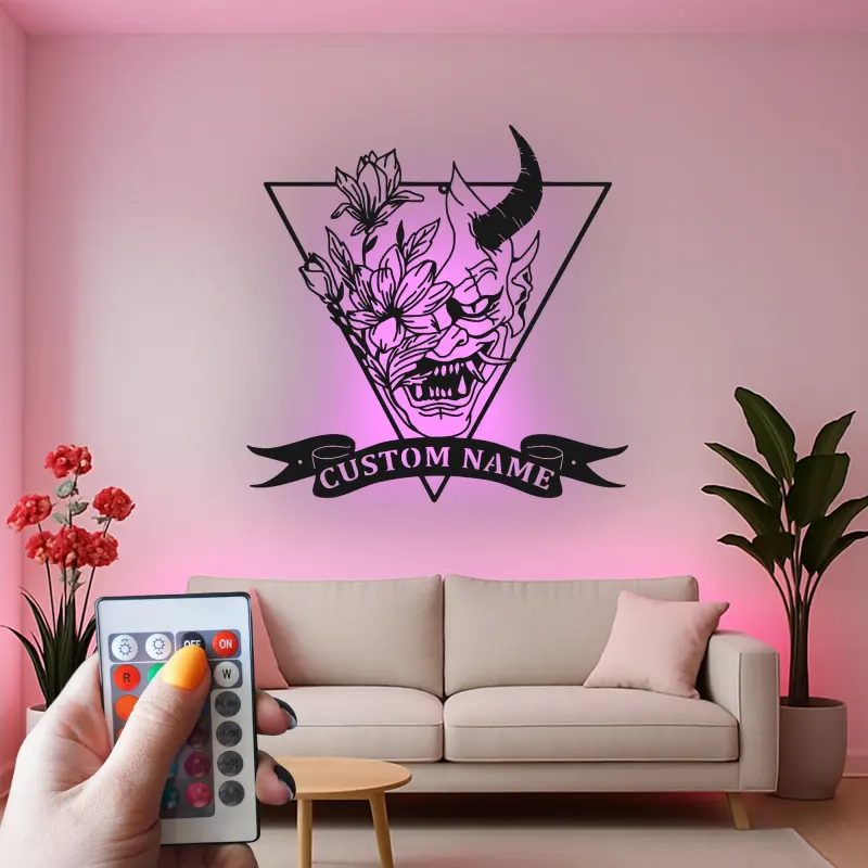 Décoration murale en métal personnalisée Masque Oni avec rétroéclairage LED Cadeau unique pour les amateurs d'art japonais Décoration intérieure avec nom personnalisé