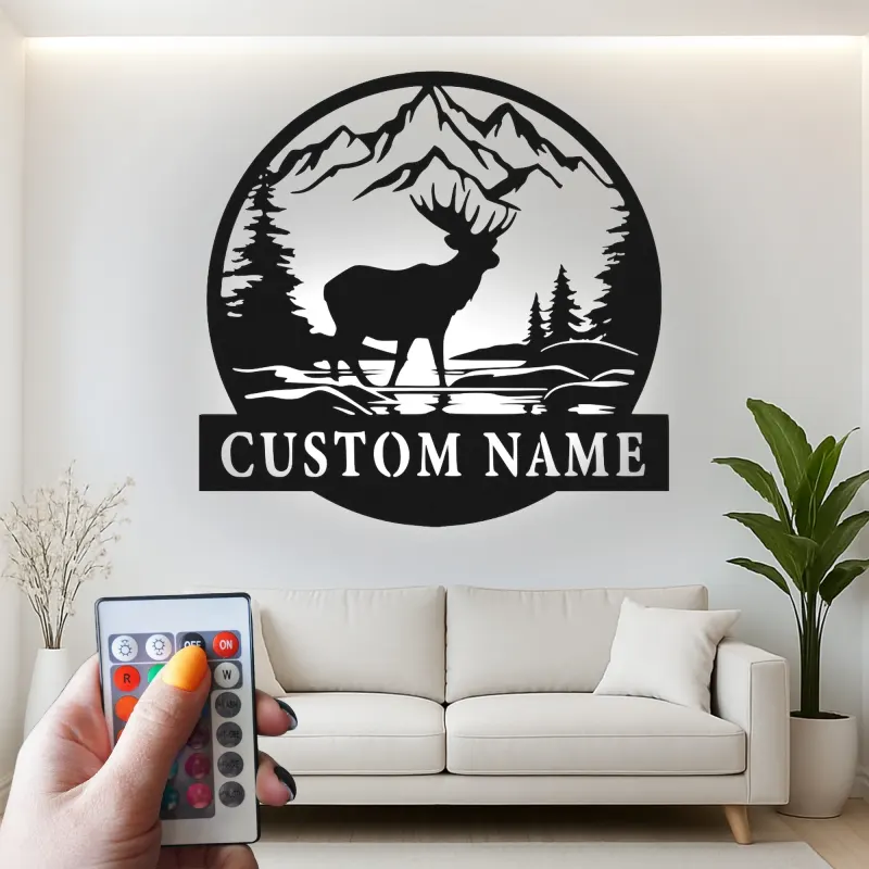 Insegna in metallo LED personalizzata con alce in paesaggio montano - Regalo per amanti della natura e decorazione per cabine o rifugi