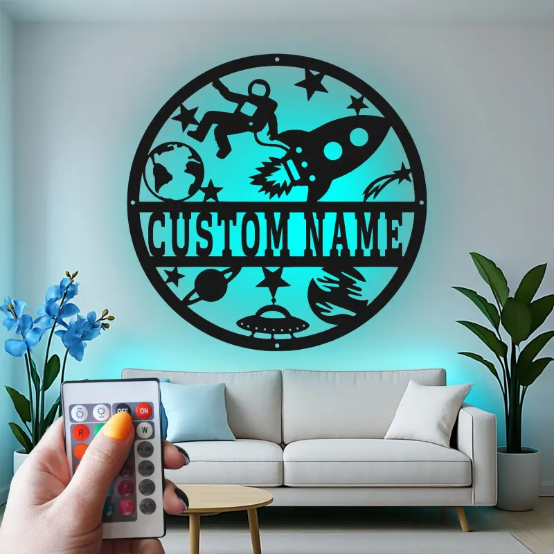 Insegna in metallo personalizzata con astronauta e razzo e luce LED regalo per amanti dello spazio decorazione per camera dei bambini