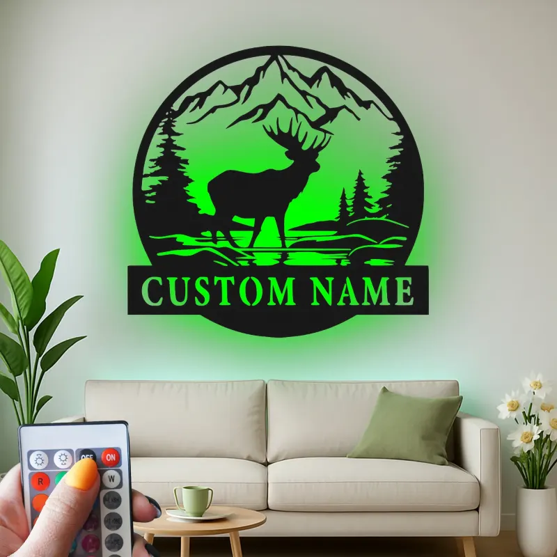 Insegna in metallo LED personalizzata con alce in paesaggio montano - Regalo per amanti della natura e decorazione per cabine o rifugi