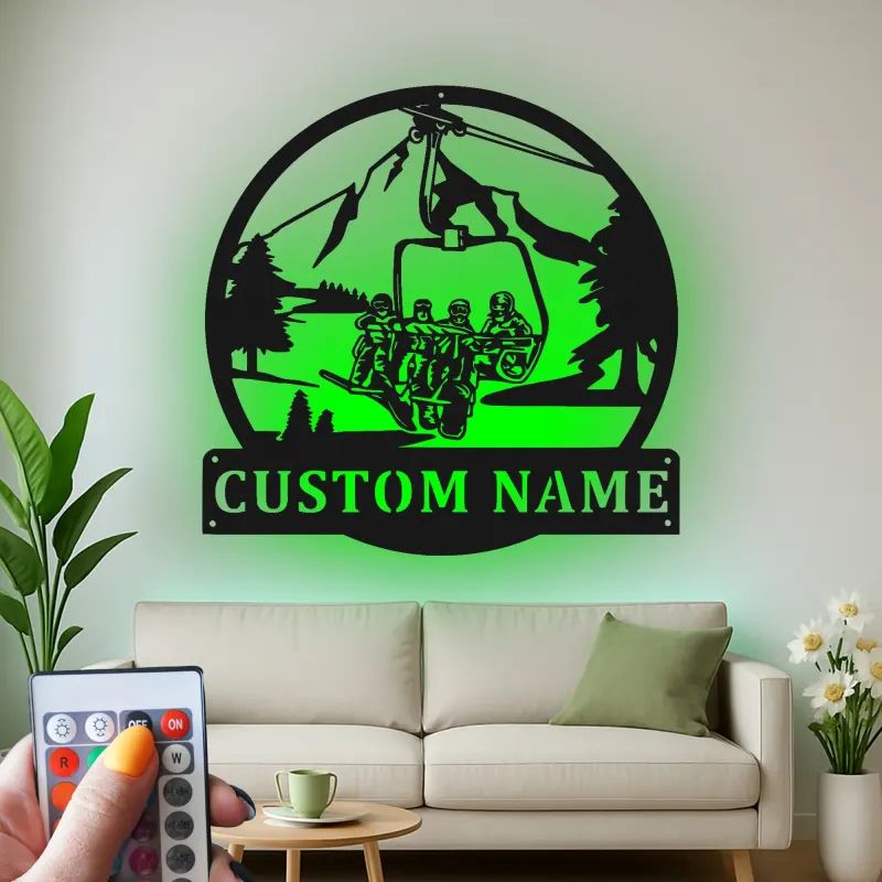 Insegna in Metallo con Seggiovia Personalizzata | Arte Murale Retroilluminata per Sciatori | Decorazione per Cabinette Montane e Regalo per Nome di Famiglia