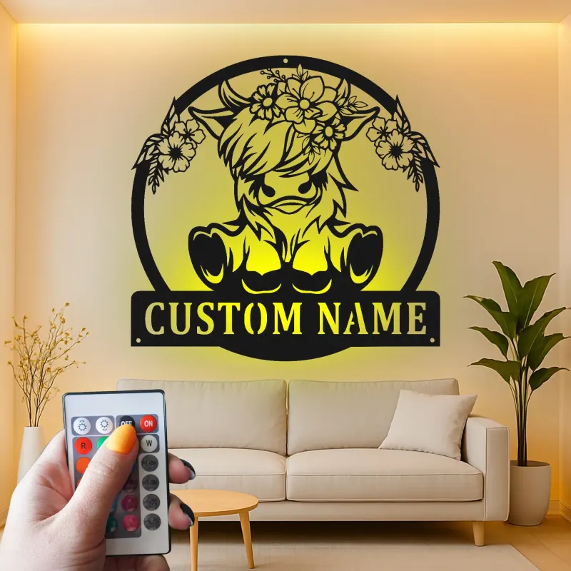 Décoration murale en métal LED Highland Cow | Plaque florale personnalisée pour déco maison de campagne | Cadeau avec prénom pour maman