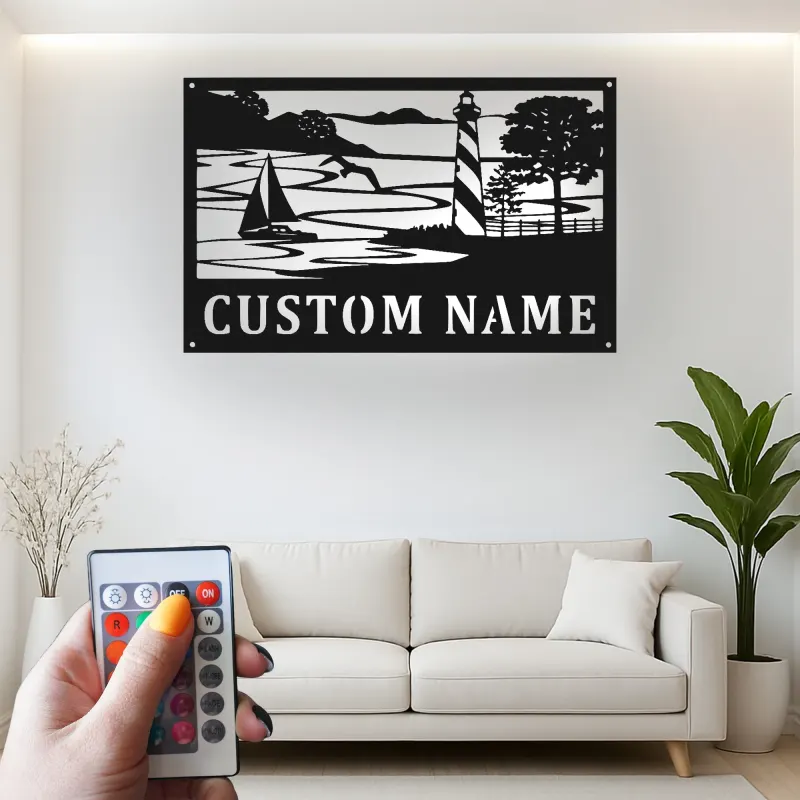 Panneau en métal de phare | Signalisation côtière LED | Décor personnalisé de maison de plage | Cadeau de silhouette de voilier nautique