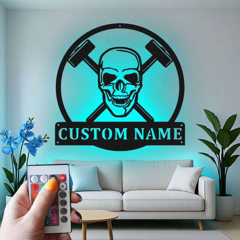 Panneau en métal LED avec crâne et marteaux | Art mural personnalisé pour garage | Décor industriel gothique | Cadeau d'atelier