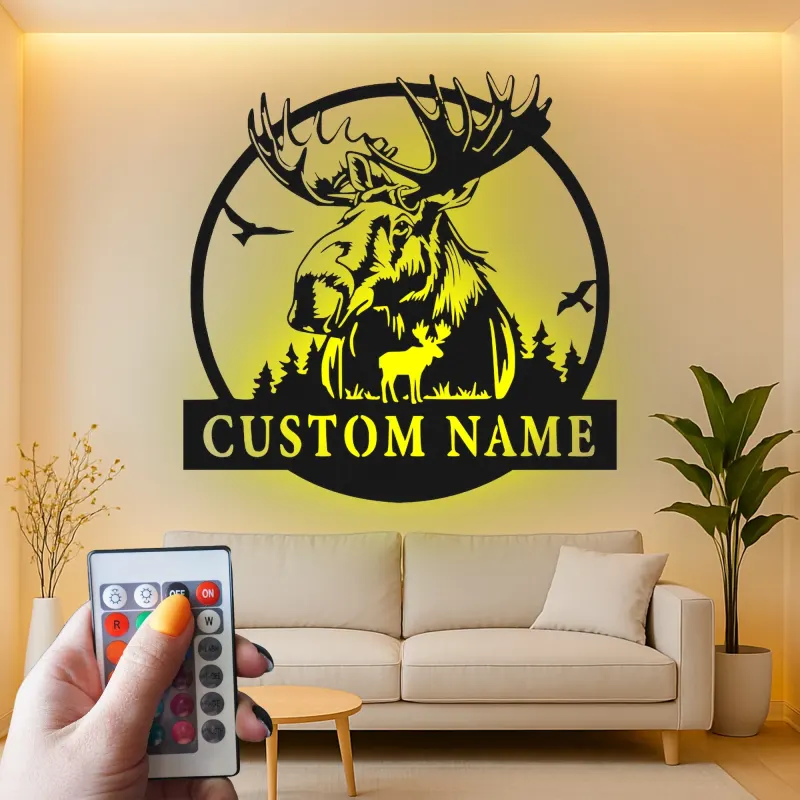 Insegna in Metallo Personalizzata con Alce e LED | Arte Murale Faunistica Personalizzata | Decorazione Rustica per Cabin e Regalo per Amanti della Natura
