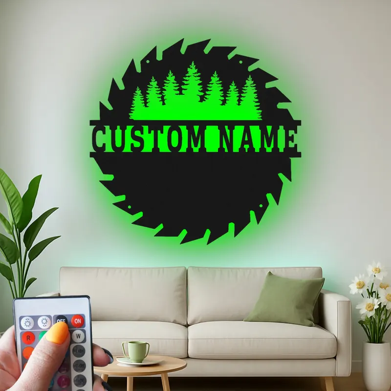 Enseigne en métal scie circulaire personnalisée | Décoration murale forêt de pins | Déco rustique pour chalet et cadeau d’atelier de menuisier | Compatible éclairage LED