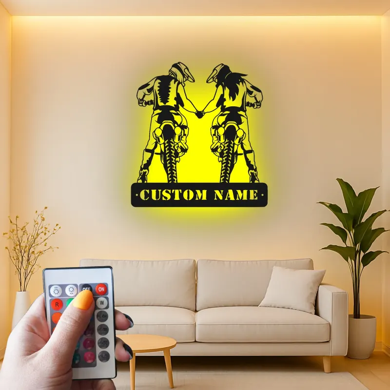 Insegna in metallo personalizzata coppia di motociclisti con luce LED regalo unico per motociclisti, decorazione per garage o man cave