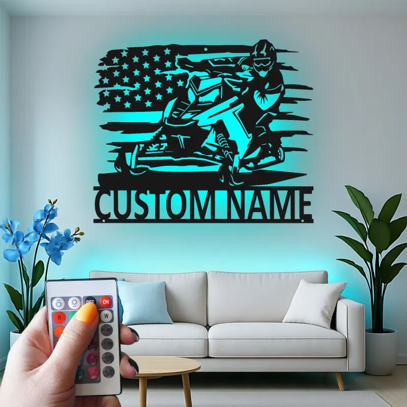 Insegna in Metallo Personalizzata Snowmobile | Arte Murale LED | Decorazione con Nome del Pilota per Garage o Man Cave | Regalo Patriottico per Sport Invernali