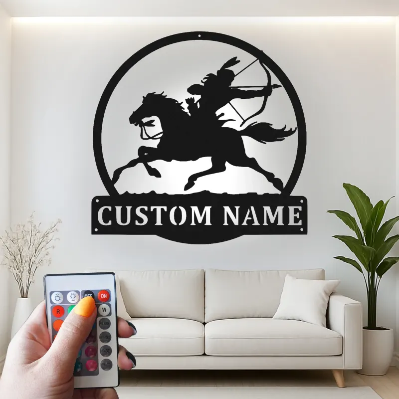 Art en métal LED d'archer amérindien | Panneau silhouette de guerrier personnalisé pour déco de cabane rustique & bureau | Suspension murale nom personnalisée