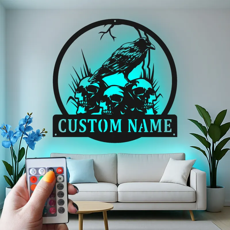 Plaque LED corbeau gothique personnalisée | Décoration murale crâne personnalisée | Décor corbeau spooky pour Halloween et la maison | Plaque prénom sur mesure