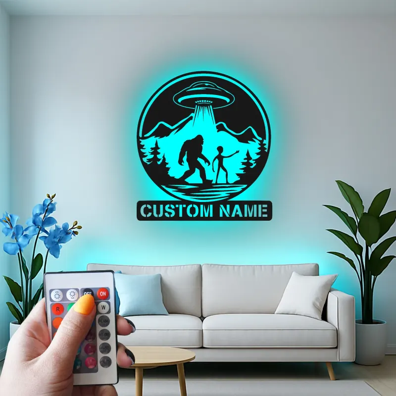 Personalisierte Bigfoot und Alien LED Metall-Wandkunst – Einzigartiges Geschenk für Sci-Fi-Enthusiasten, Man Cave oder Spielzimmer-Dekor