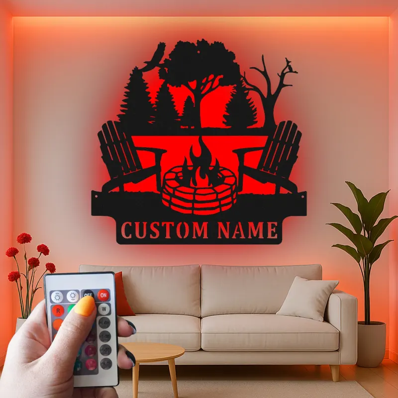 Insegna in metallo personalizzata con scena di campeggio e LED per decorare patii o cabine