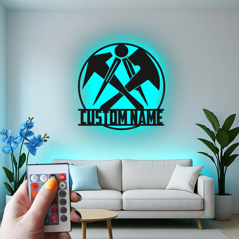 Insegna in metallo personalizzata martello e ascia | Decorazione LED per officina, man cave o garage | Regalo personalizzato per carpentiere