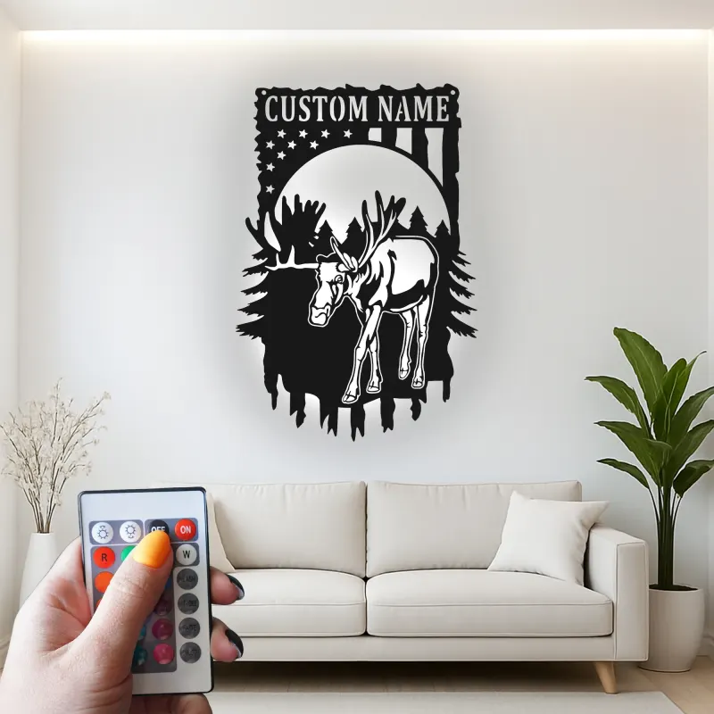 Personalisierte Metall-Wandkunst mit Elch und LED | Individuelles Namensschild mit amerikanischer Flagge | Rustikale Dekoration für Naturfreunde