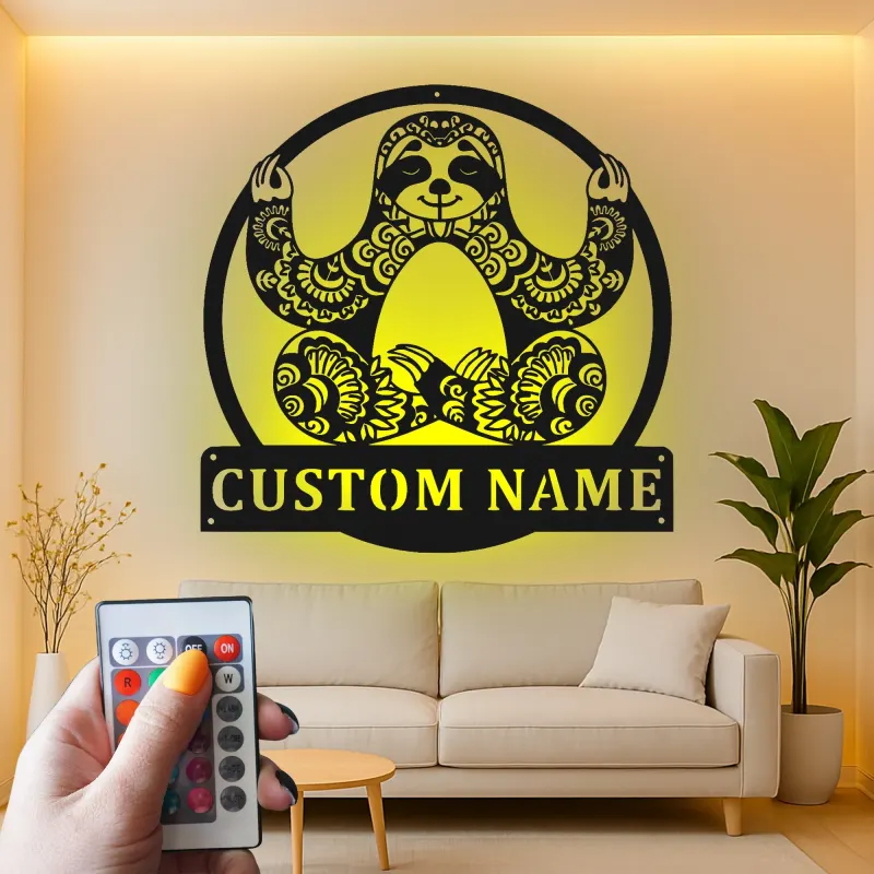 Insegna LED Sloth Mandala Personalizzata | Arte in Metallo su Misura per Studio di Yoga e Decorazione Zen | Regalo per Amanti degli Animali Boho