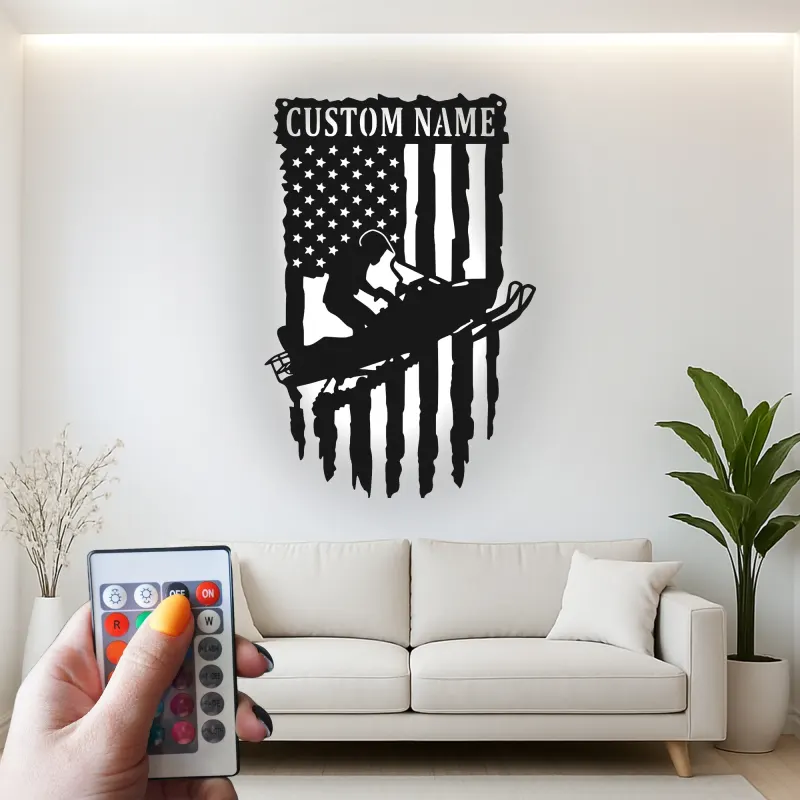 Insegna in metallo personalizzata per motoslitta | Arte LED con bandiera americana | Decorazione patriottica per garage personalizzata per motociclisti | Regalo per sport invernali