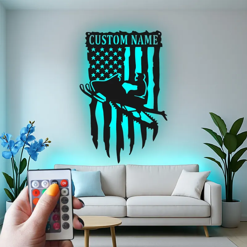 Cartel de metal personalizado de moto de nieve | Arte mural LED de bandera americana | Decoración de cueva de hombre personalizada y regalo patriótico para motorista