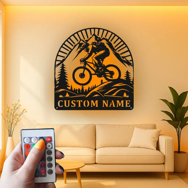 Arte in Metallo Mountain Biker | Insegna Nome Personalizzata con Luci LED | Regalo Personalizzato per Amanti dell'Avventura nel Ciclismo in Discesa