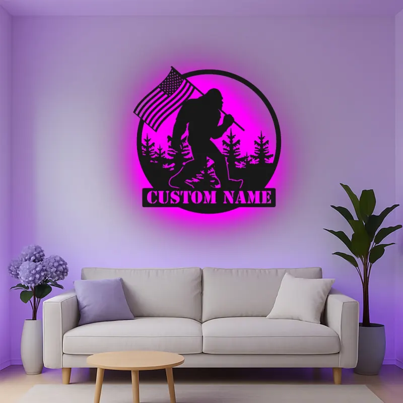 Personalisierte Bigfoot-Wandkunst mit amerikanischer Flagge und LED-Beleuchtung – Einzigartiges Geschenk für Outdoor-Enthusiasten, Hütten- oder Man-Cave-Dekor