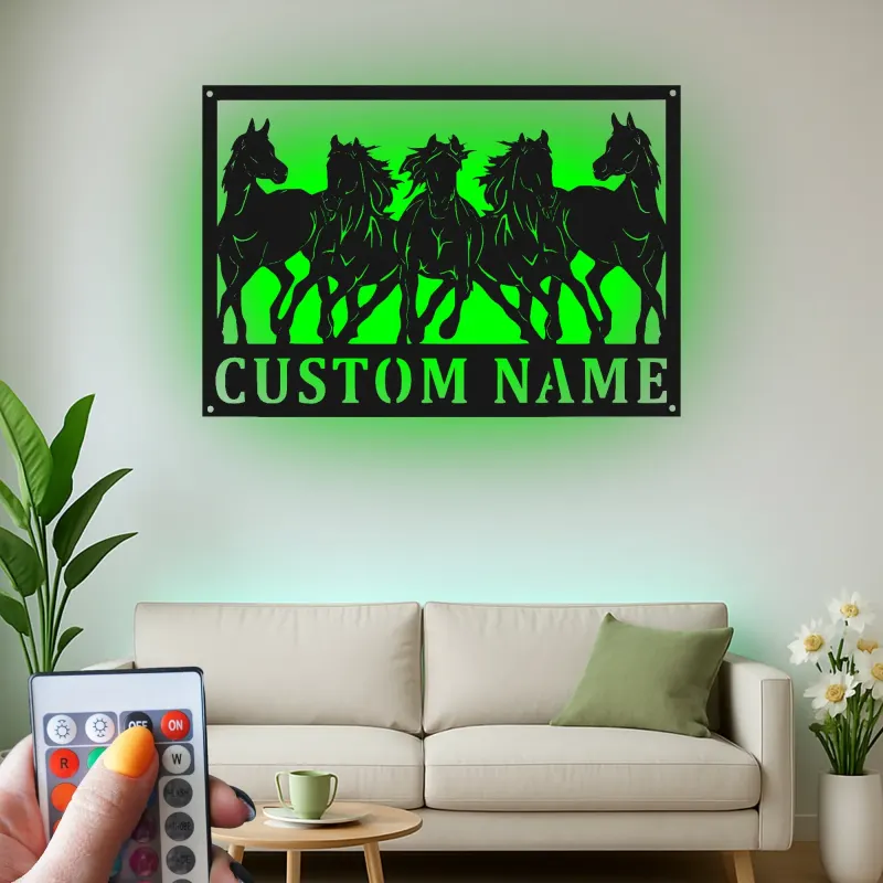 Cartel con nombre de caballo personalizado | Decoración mural de metal LED para rancho y decoración ecuestre | Caballos al galope personalizados