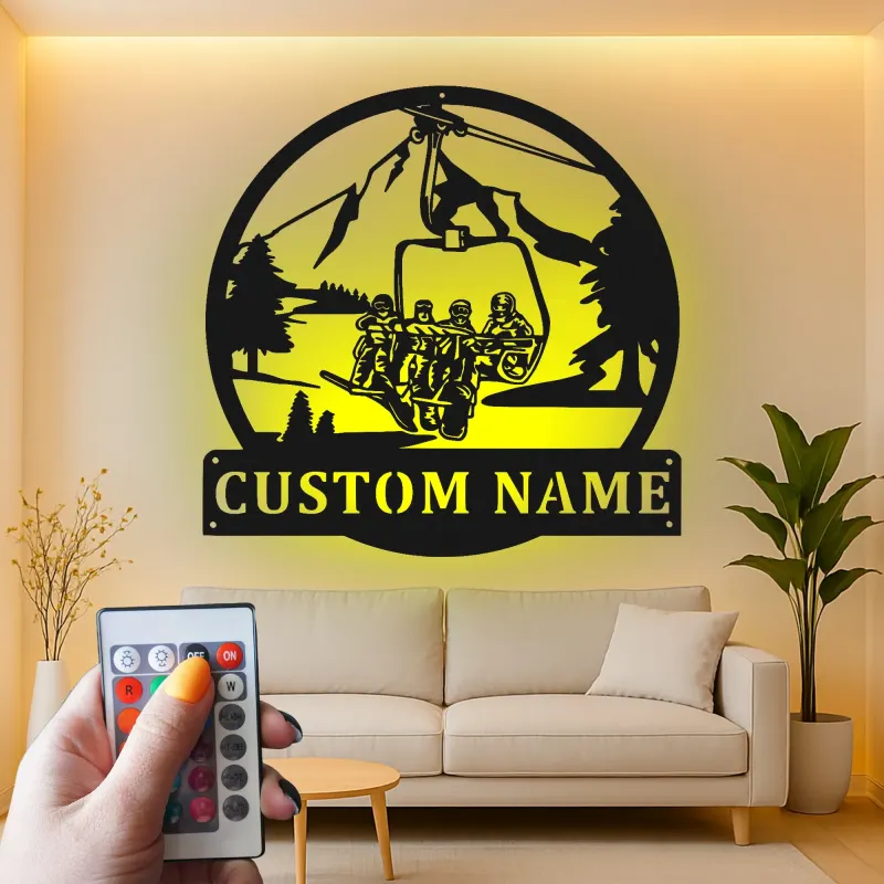 Insegna in Metallo con Seggiovia Personalizzata | Arte Murale Retroilluminata per Sciatori | Decorazione per Cabinette Montane e Regalo per Nome di Famiglia