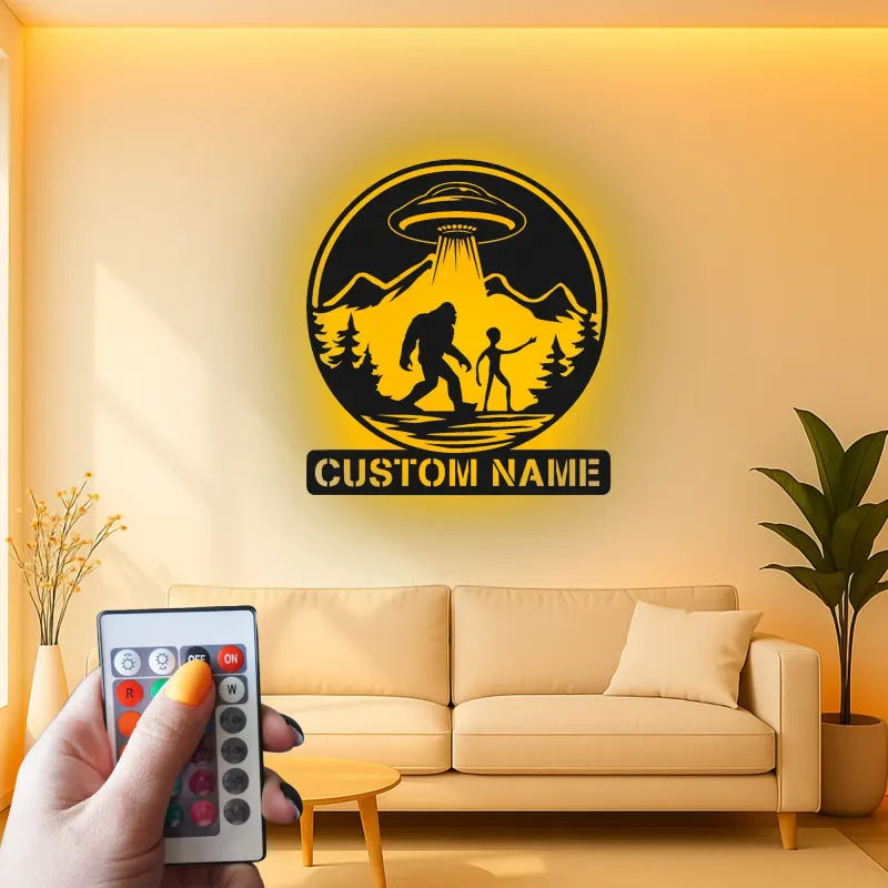 Personalisierte Bigfoot und Alien LED Metall-Wandkunst – Einzigartiges Geschenk für Sci-Fi-Enthusiasten, Man Cave oder Spielzimmer-Dekor