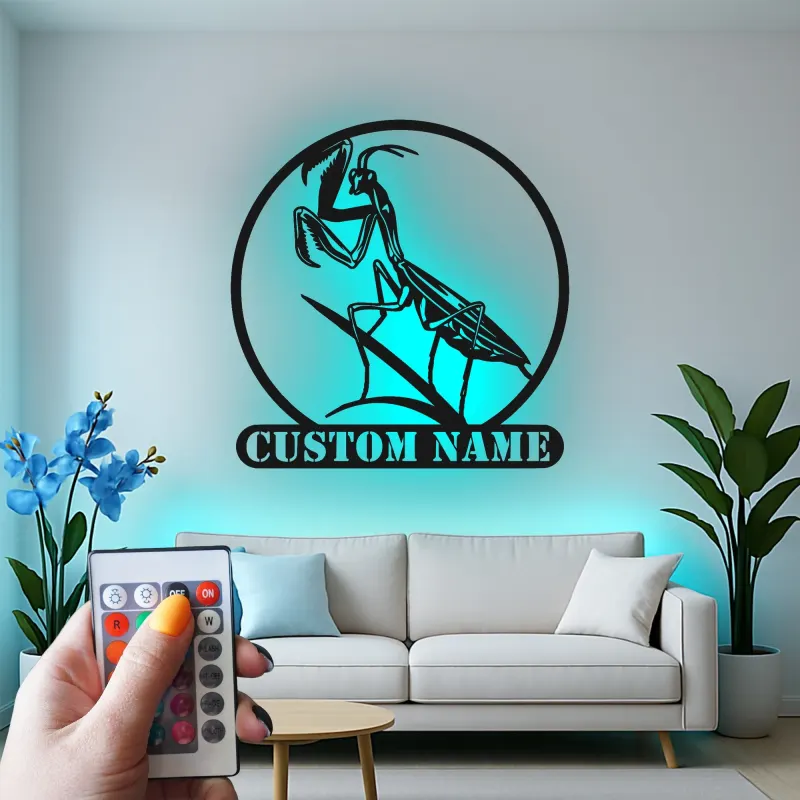 LED-Metall-Wandkunst mit Gottesanbeterin | Personalisierte Insekten-Schild | Biophiles Dekor für Zuhause & Garten | Geschenk für Naturfreunde