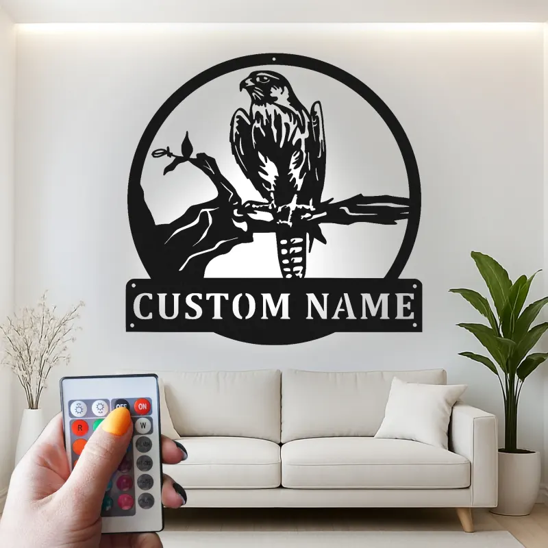 Insegna in metallo personalizzata con falco e luce LED, regalo per amanti della fauna selvatica, decorazione rustica per soggiorno o ufficio
