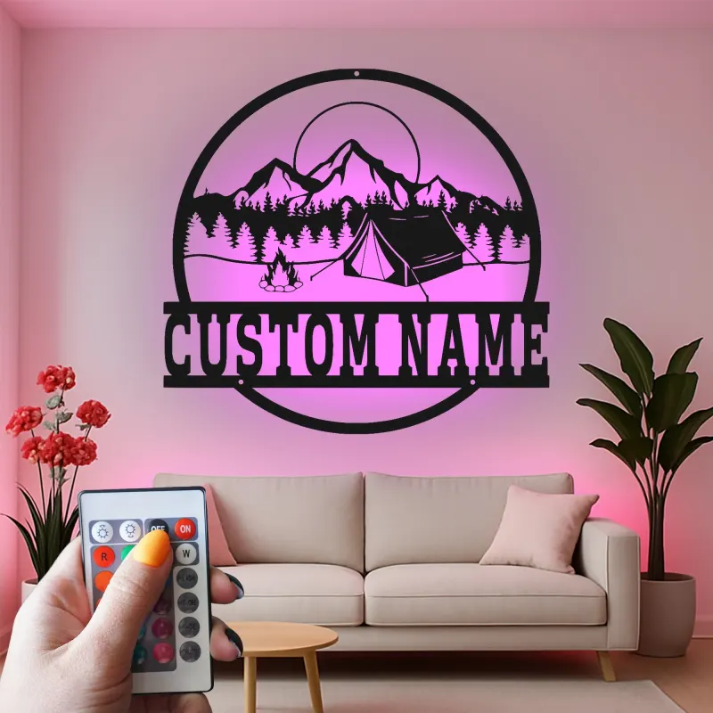 Insegna in metallo LED personalizzata con scena di campeggio regalo per appassionati di outdoor decor per cabin o RV 1
