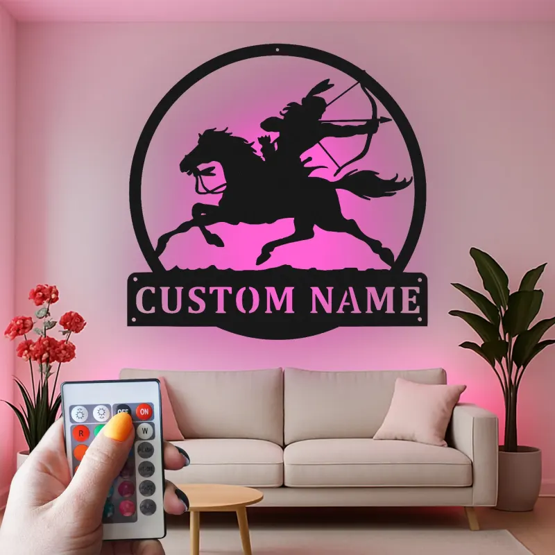 Art en métal LED d'archer amérindien | Panneau silhouette de guerrier personnalisé pour déco de cabane rustique & bureau | Suspension murale nom personnalisée