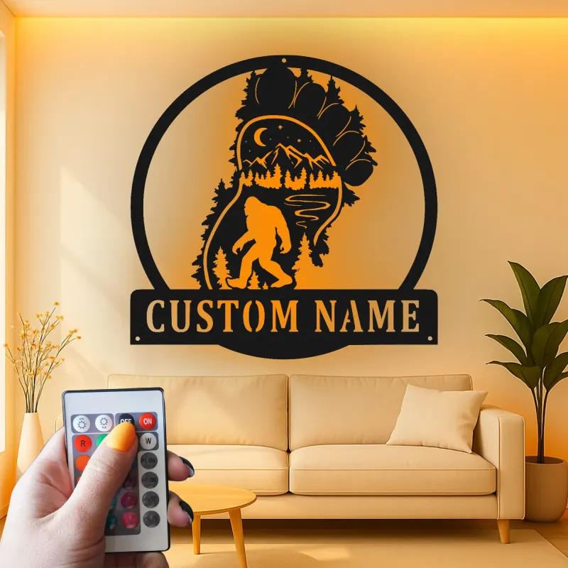 Insegna in metallo personalizzata Bigfoot Forest con luce LED regalo per appassionati di outdoor decor per cabine o man cave