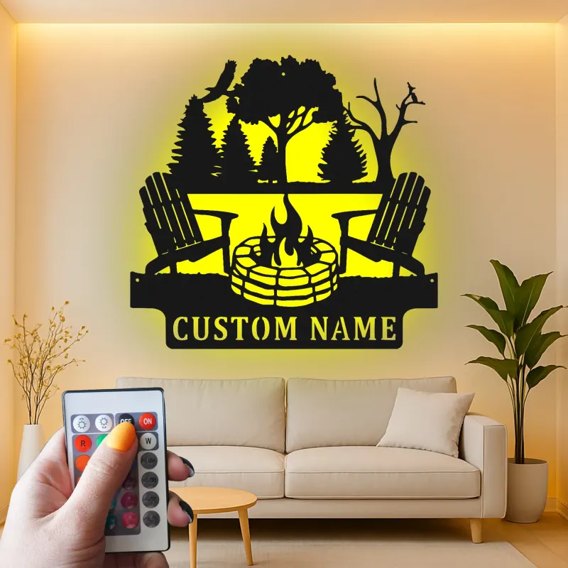 Insegna in metallo personalizzata con scena di campeggio e LED per decorare patii o cabine