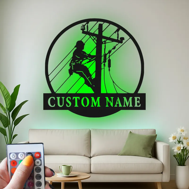 Décoration murale LED en métal Lineman | Silhouette d’électricien personnalisée | Panneau prénom sur mesure pour agent de réseau | Déco powerline