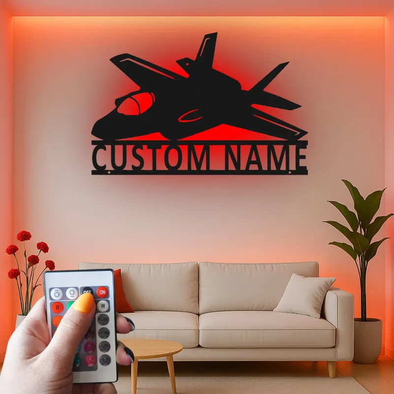 Insegna in metallo personalizzata con jet da combattimento e luce LED, regalo personalizzato per piloti, decorazione per hangar o ufficio