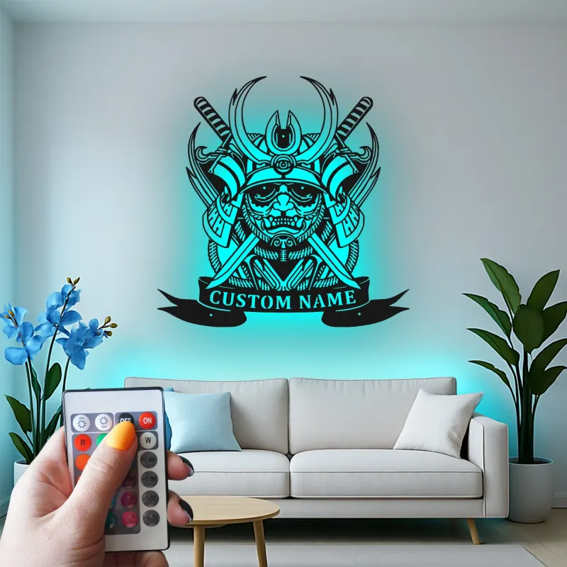 Art Murale en Métal Samouraï Personnalisé | Panneau LED Casque Japonais | Décor de Dojo Personnalisé | Cadeau pour Fan d'Arts Martiaux