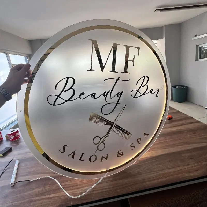 Cartel de neón LED de negocio personalizado | Logo retroiluminado de acrílico y metal | Decoración de pared para salón, estudio y oficina