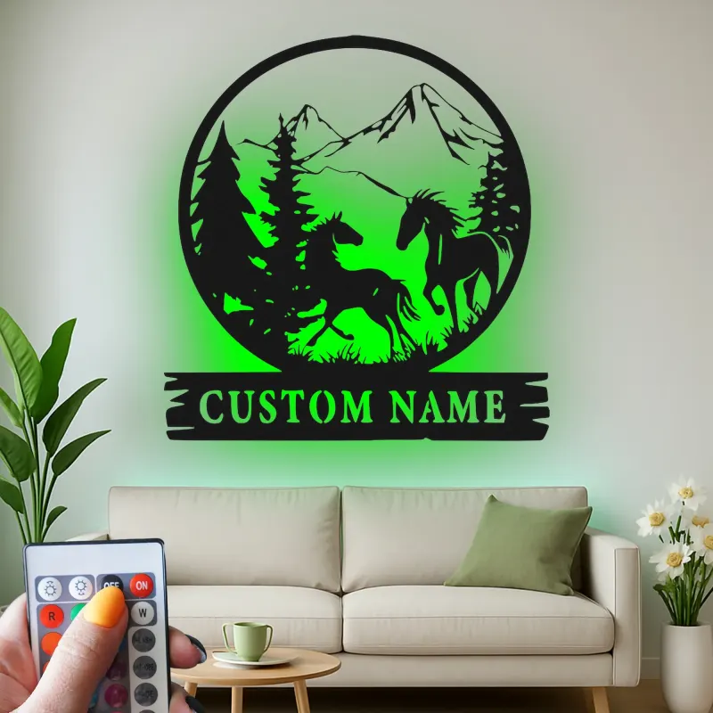 Insegna in metallo personalizzata con LED per cavallo | Arte murale per ranch personalizzata | Decorazione montana con cavalli in corsa per cabin e casa