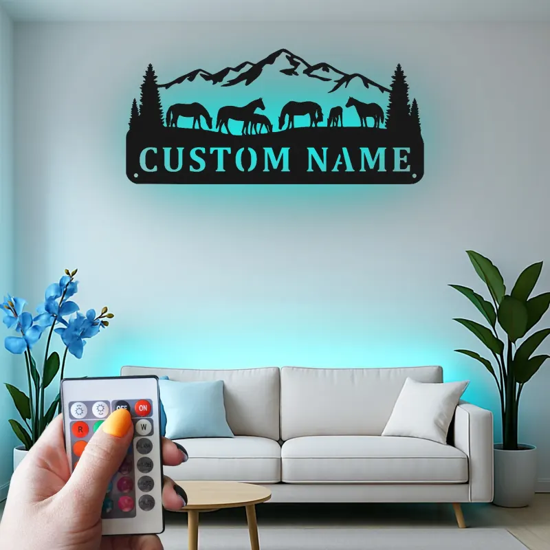 Individuelles Pferde-Ranchschild | Personalisierte LED-Metallkunst | Familienname & Bergszene | Bauernhaus-Wanddekoration