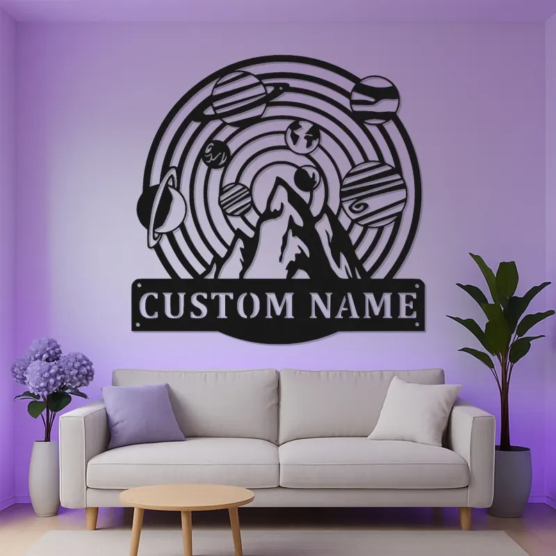 Personalisiertes Metall-Wandkunst des Sonnensystems | LED-Weltraum- und Bergdekoration | Individuelles Namensschild für das Kinderzimmer oder Büro | Geschenk für Astronomie-Liebhaber