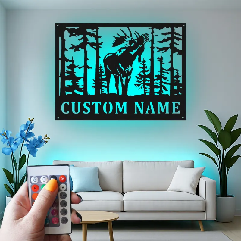Decorazione murale in metallo personalizzata con alce maschio | Insegna da baita illuminata LED | Arredo rustico da bosco | Regalo personalizzato