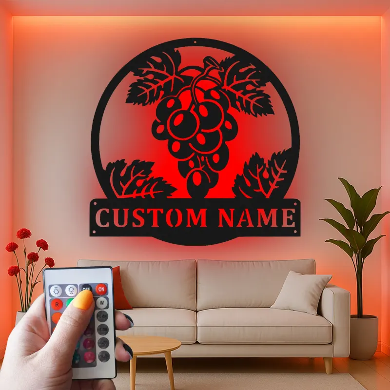 Insegna personalizzata per vigneto con grappoli d’uva | Arte murale in metallo LED per cantina o cucina | Regalo personalizzato per chi ama il vino