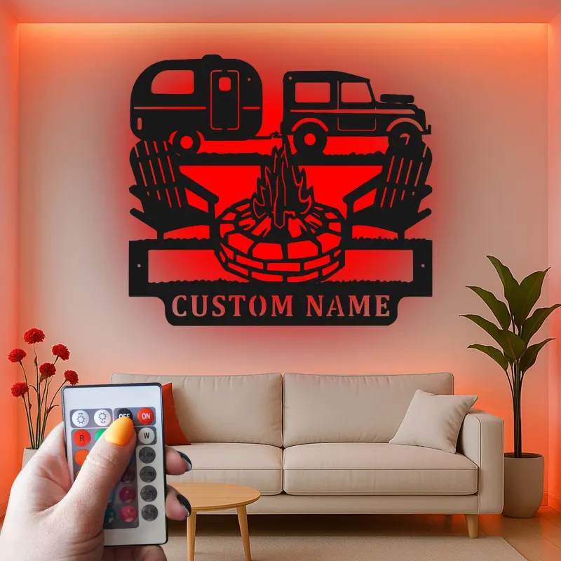 Personalisierte LED-Metall-Wandkunst mit Camping-Szene – Geschenk für Wohnmobilfahrer, Outdoor-Terrassendeko