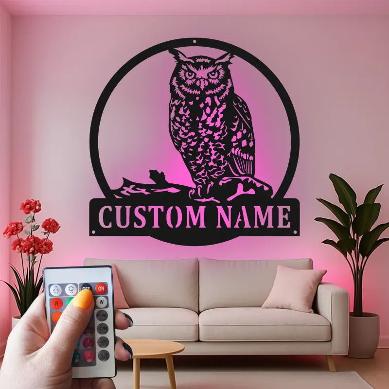 Cartel LED de metal con búho cornudo | Decoración mural de fauna personalizada | Placa con nombre personalizada para cabaña, oficina o bar en casa