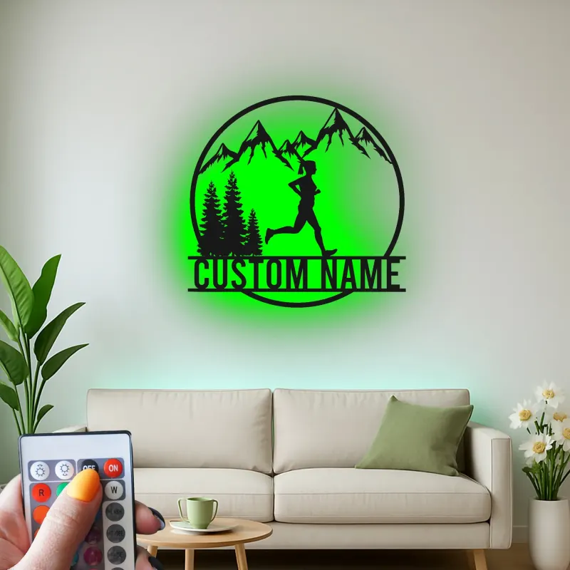 Personalisierte Metall-Wandkunst mit LED-Beleuchtung für Läufer im Berglandschaftsdesign